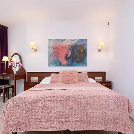 Flowers - Avangardia Apartment