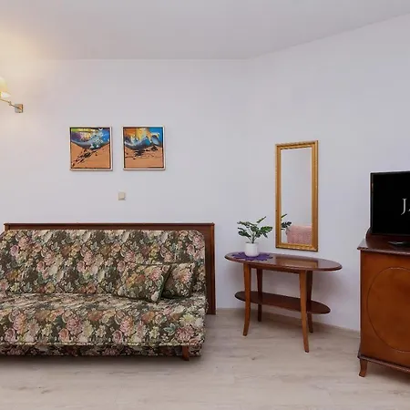 Apartment Flowers - Avangardia *
